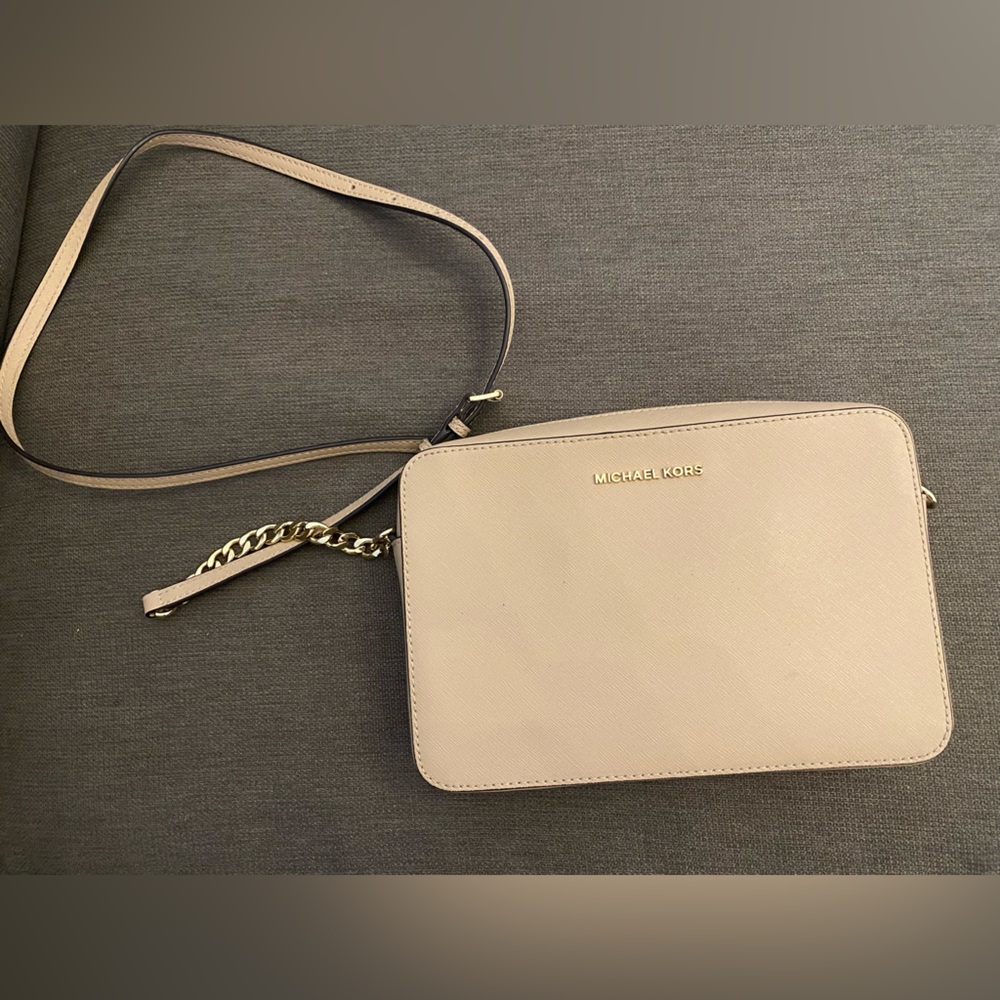 Michael Kors perfect condition cross body purse